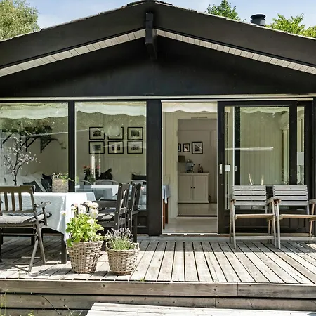 Family Reunites For Trips In Tisvilde Hegn *