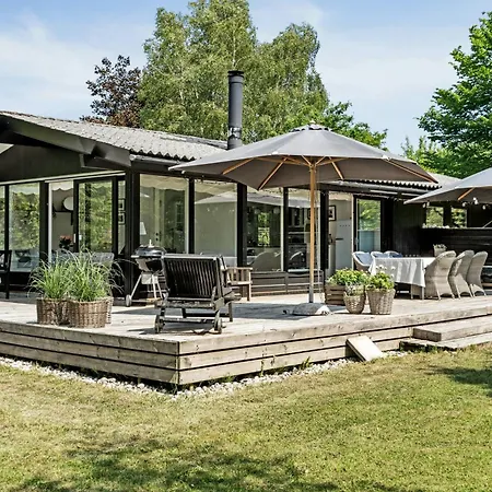 Family Reunites For Trips In Tisvilde Hegn