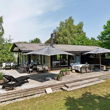 Family Reunites For Trips In Tisvilde Hegn